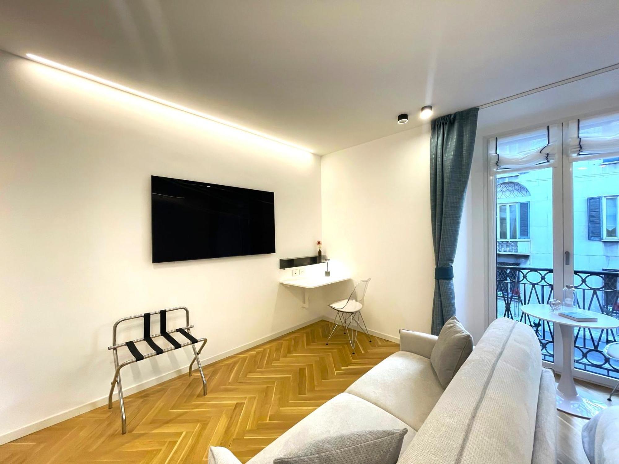 B And G San Babila- Luxury In The Heart Of Milano - Design District Hotel ภายนอก รูปภาพ