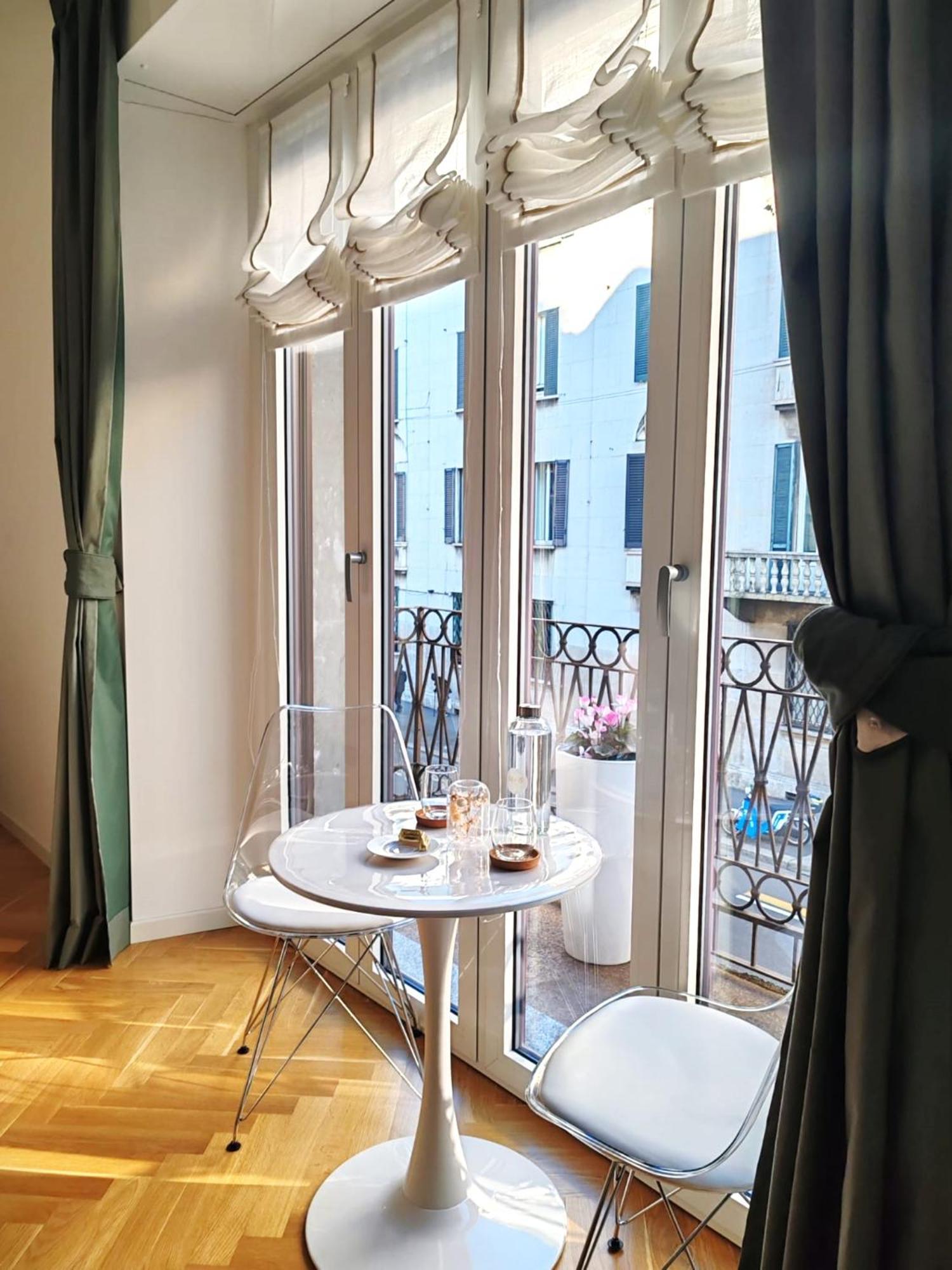 B And G San Babila- Luxury In The Heart Of Milano - Design District Hotel ภายนอก รูปภาพ