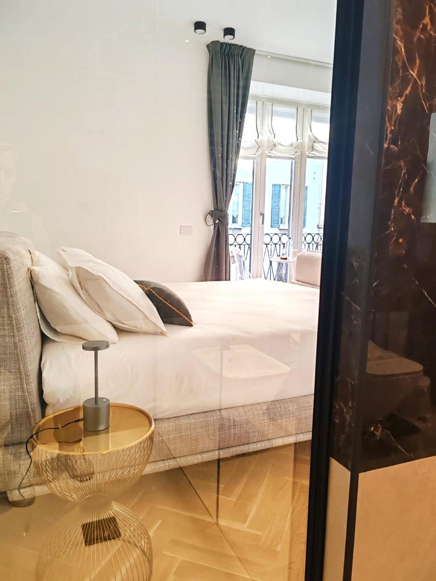 B And G San Babila- Luxury In The Heart Of Milano - Design District Hotel ภายนอก รูปภาพ