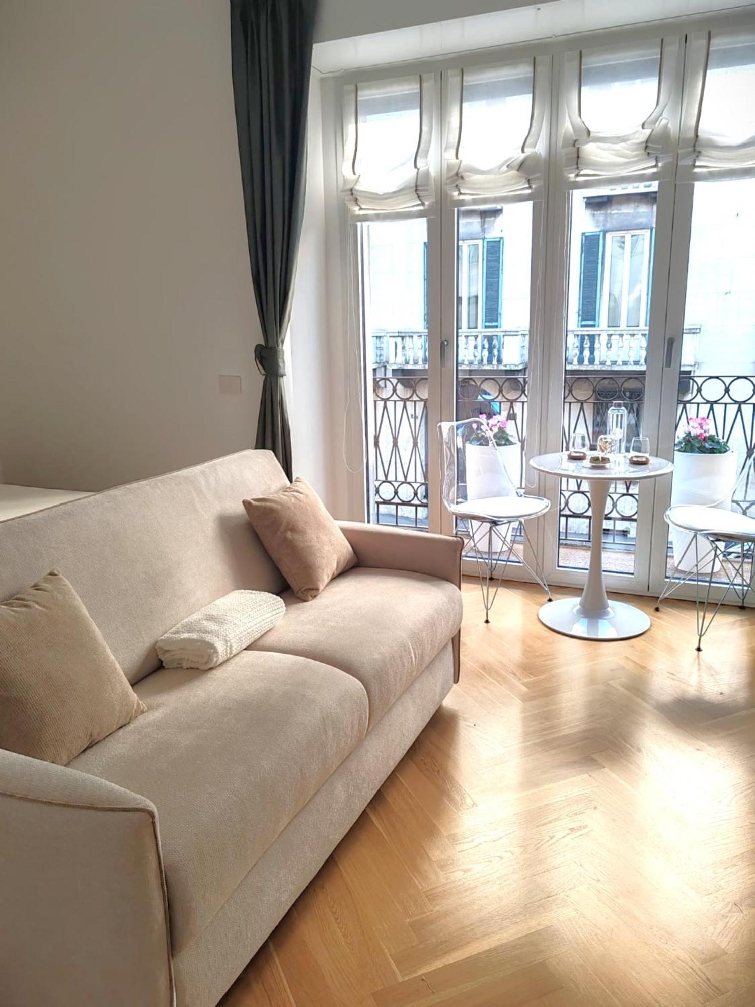 B And G San Babila- Luxury In The Heart Of Milano - Design District Hotel ภายนอก รูปภาพ