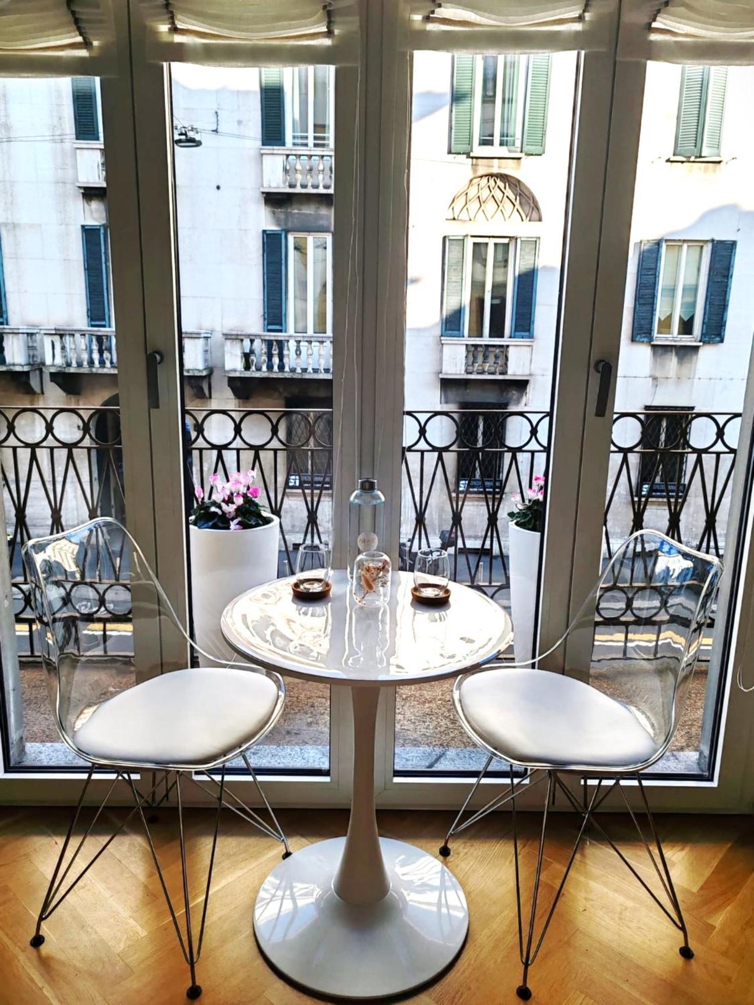 B And G San Babila- Luxury In The Heart Of Milano - Design District Hotel ภายนอก รูปภาพ