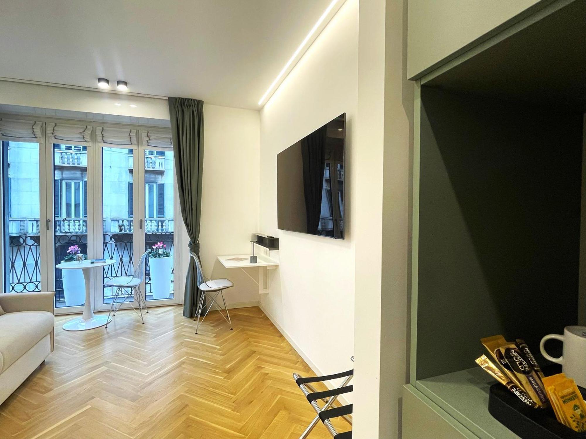 B And G San Babila- Luxury In The Heart Of Milano - Design District Hotel ภายนอก รูปภาพ